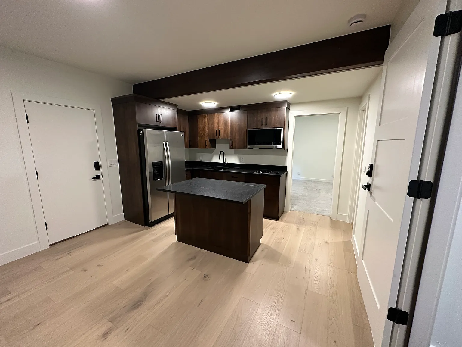 1 bed, 750 sqft, $1,900 — Photo 2