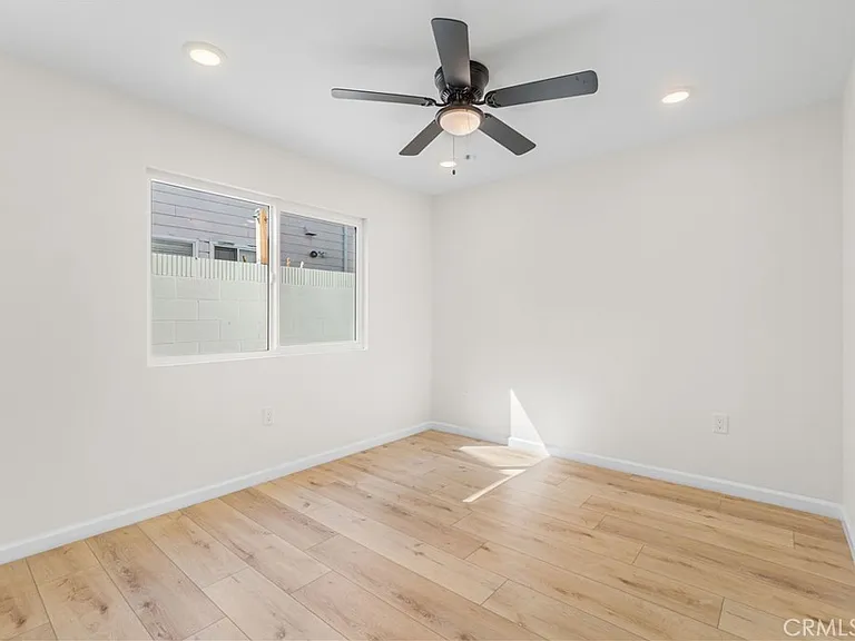 523 W 12th St #5 — Photo 8