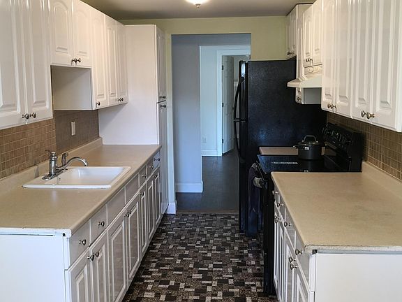 3rd image of 24 Plaza Ln
