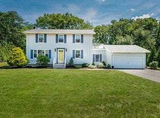 4 Wampum Trl, Cumberland, RI 02864