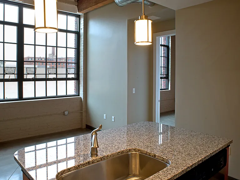 Serrano Lofts — Photo 17