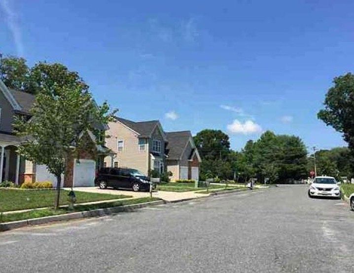 2nd image of 1223 Peterson Way