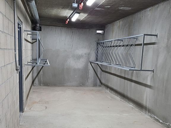 4th image of 5252 Willowcrest Ave #202