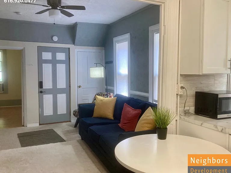 19 Palmer St NE #1 — Photo 11