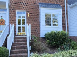 8443 Wycombe Ln, Raleigh, NC 27615