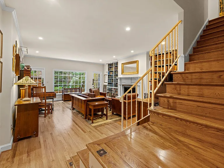2426 I St NW — Photo 1