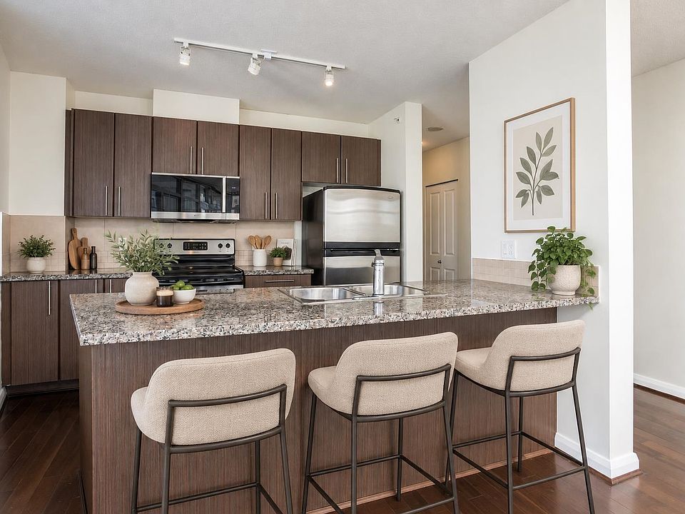 1st image of 898 Carnarvon St #1206