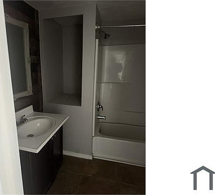 3rd image of 1421 James St