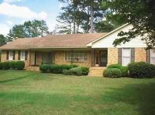 4521 Chateau Dr, Albany, GA 31721