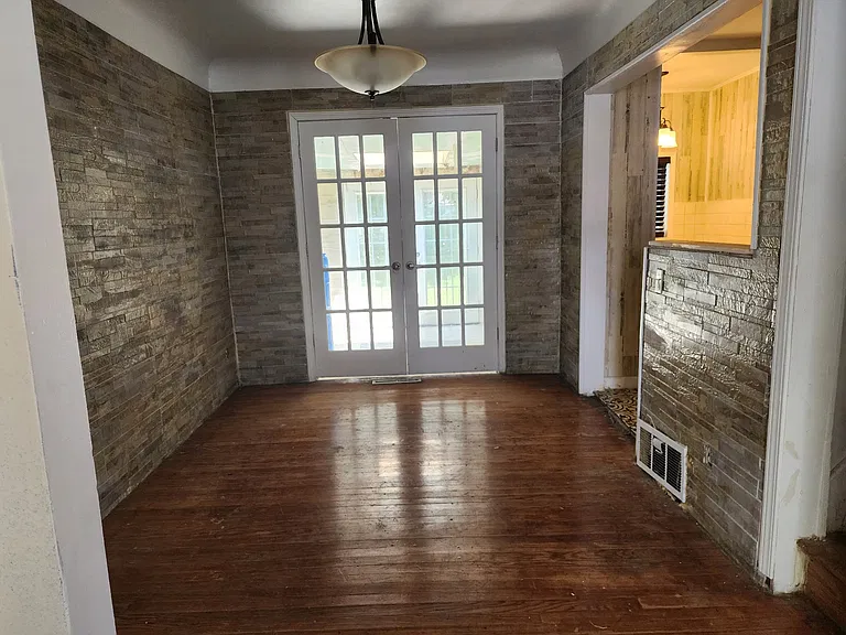 2832 Begole St — Photo 5