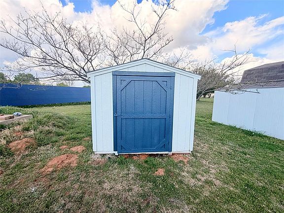 4th image of 2508 Spring Valley Ln