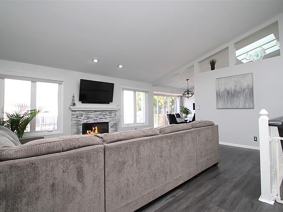3rd image of 5892 Mabbott Dr