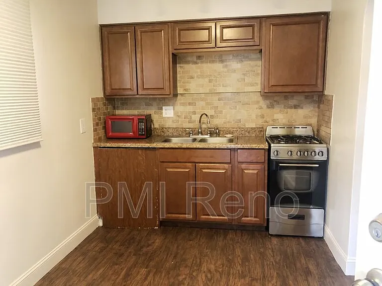 1747 1/2 C St #1B — Photo 1