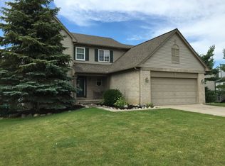 882 Meadowbrook Way, Milford, MI