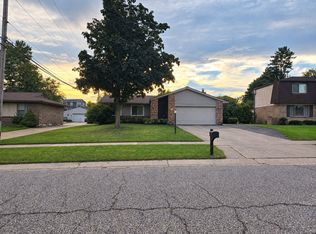 4035 Ironside Dr, Waterford, MI 48329