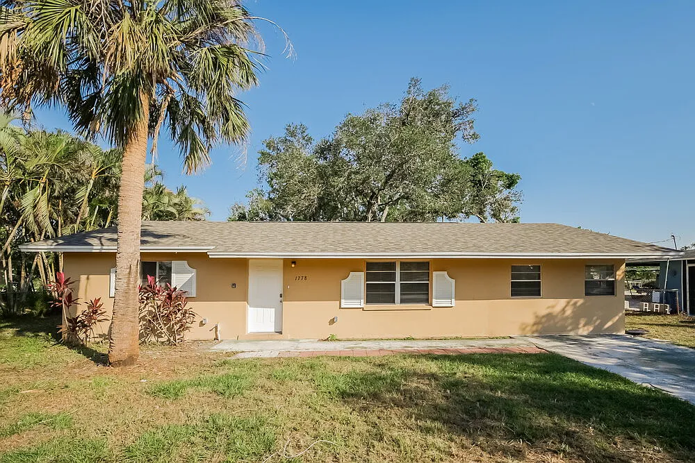 4 bed, 2.0 bath, 1300 sqft, $2,660 — Photo 1