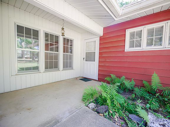 3rd image of 2611 Oakland St