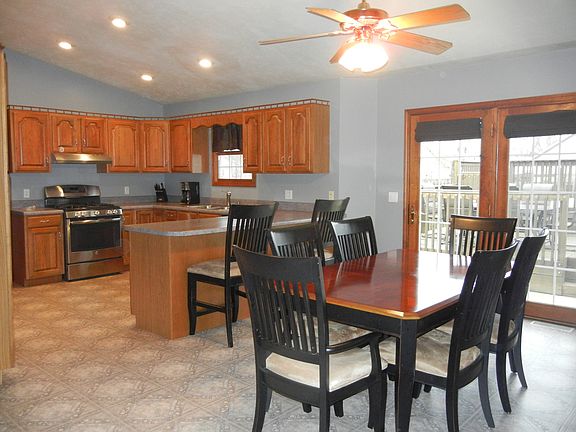 3rd image of 355 Ramblewood Ln
