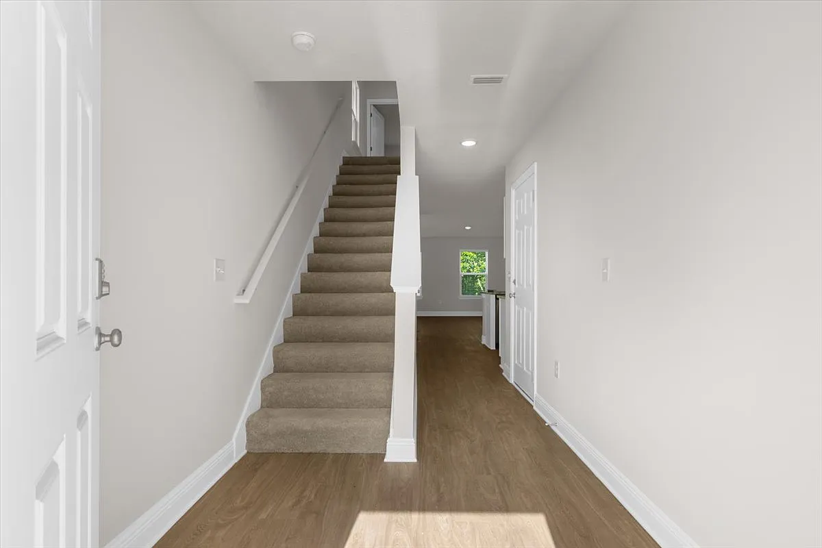 3 bed, 2.5 bath, 1600 sqft, $1,975 — Photo 4
