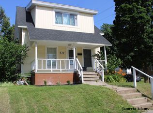 832 College Ave NE, Grand Rapids, MI 49503