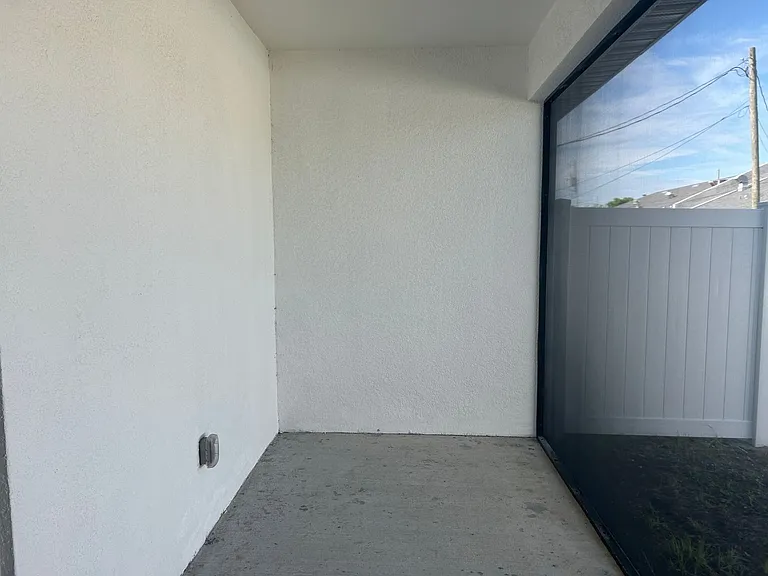 316-318 SE 16 Place — Photo 18