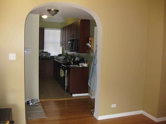 4th image of 7442 N Hermitage Ave #3F