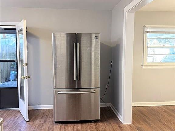 3rd image of 2354 Greenglade Rd NE
