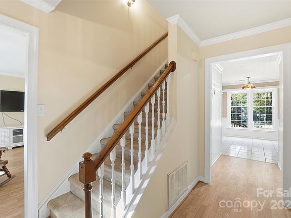 2nd image of 2621 Heathershire Ln