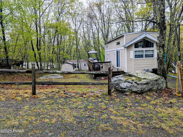 104 Badger Ln, Shohola, PA 18458