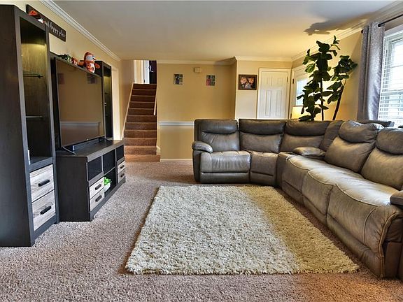5th image of 866 Edenridge Dr