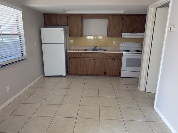 5th image of 143 NE Madison Cir N #6