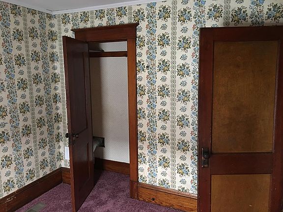 4th image of 422 Church St