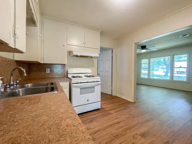 4500 Anlo St — Photo 9