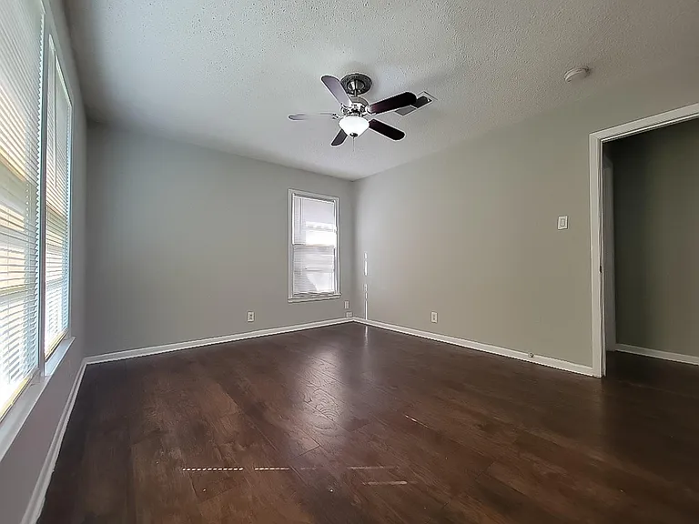 1225 Harrison Ln — Photo 9