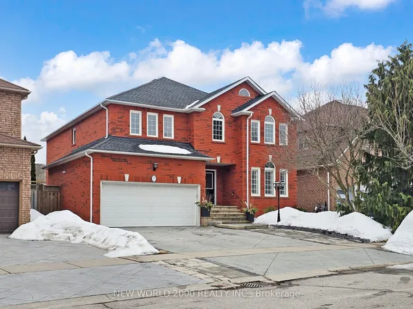 7 Finnegan Pl, Whitby, ON L1R 2G2