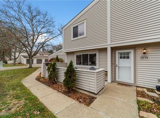 3239 Bay Landing Dr #30, Westlake, OH 44145