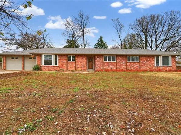 2318 Dorchester Dr, Bartlesville, OK 74006