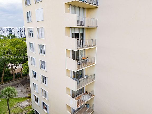 3rd image of 11111 Biscayne Blvd #6B