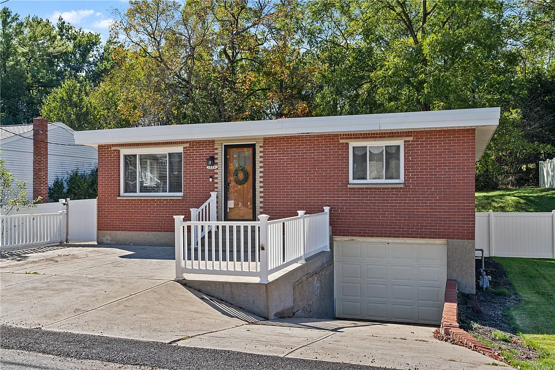1524 Roosevelt Ave photo 1