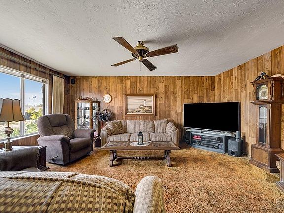 5th image of 920 Flores Way