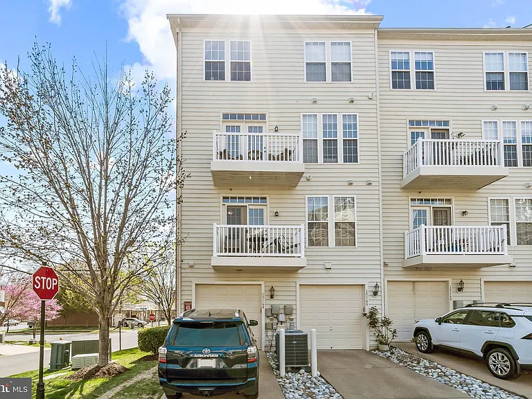 15164 Lancashire Dr — Photo 10