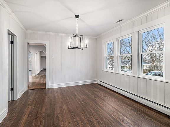 5th image of 1104 Hillcrest Ave