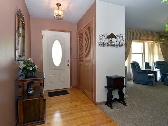 2nd image of 1501 E Lake Louise Dr