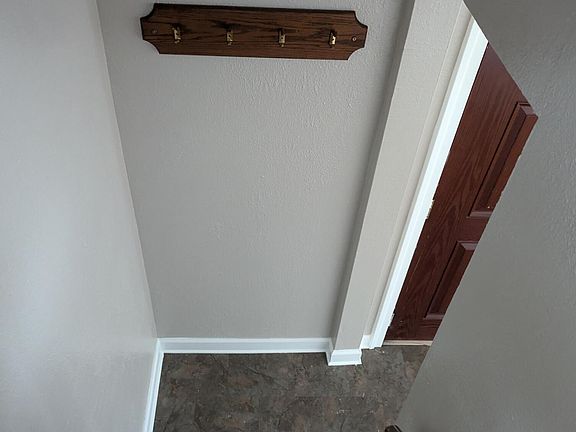5th image of 338 Sheldon St