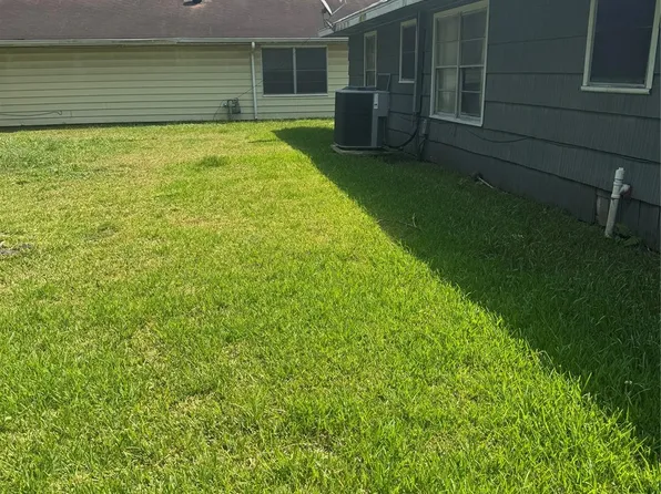 7947 Glenscott St, Houston, TX 77061