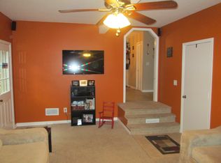 861 Hollywood Ave, Sheffield Lake, OH 44054