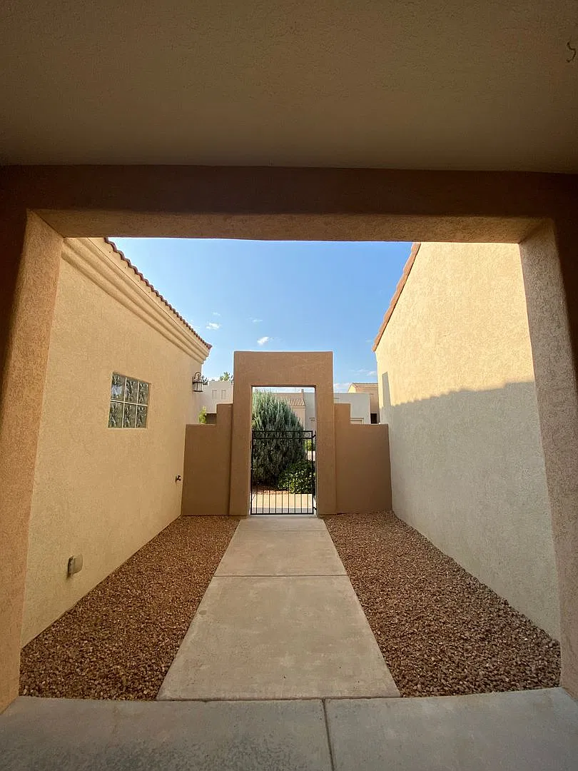 Beautiful 2 Bedroom Del Prado Condominium w/ access to Del Prado Swim Pavillion — Photo 2