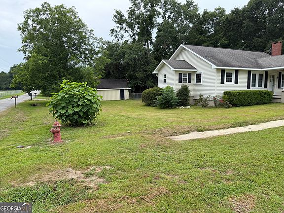 3rd image of 1021 Snow Hill Rd