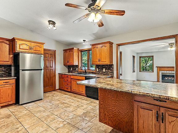5th image of 4860 15th St NE
