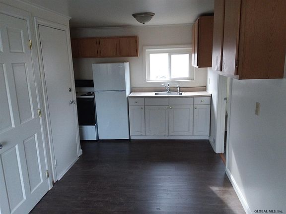 4th image of 9 Edward St #C